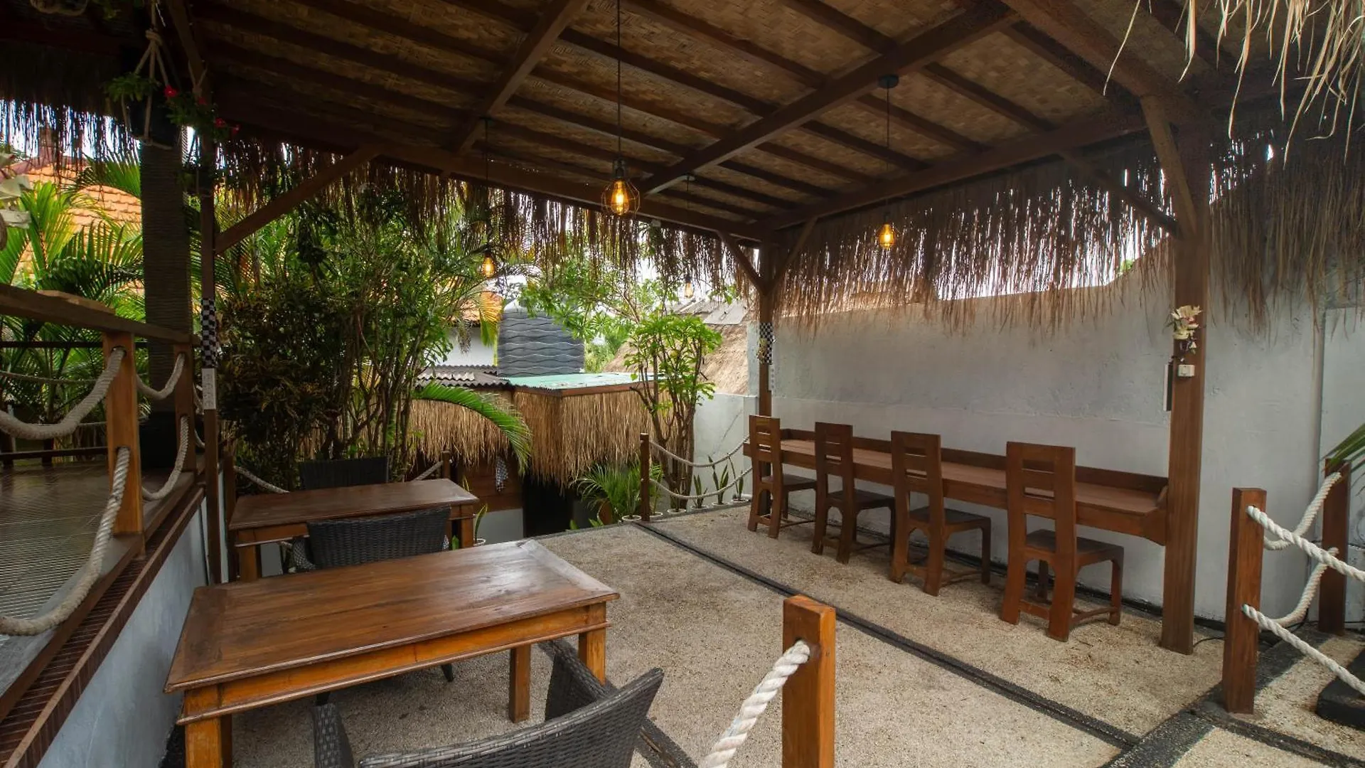 Simpang Inn Hostel Nusa Penida 0*,